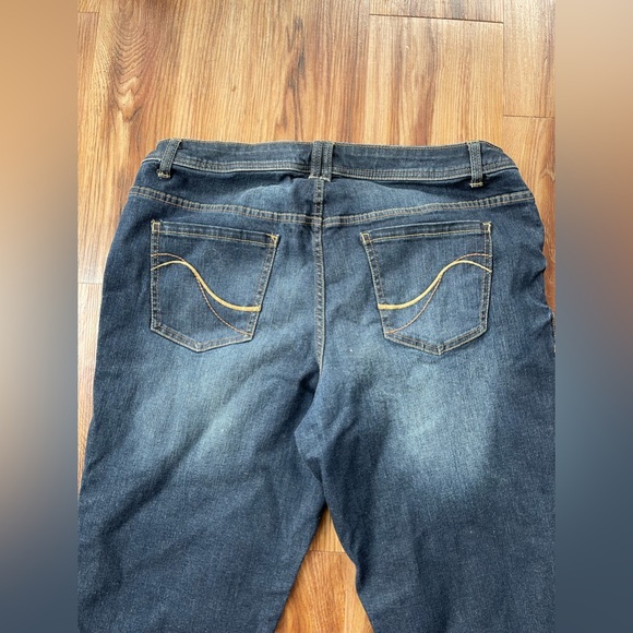 Lane Bryant Genius Fit Capri Jeans Stretch Size 18 - Picture 2 of 4
